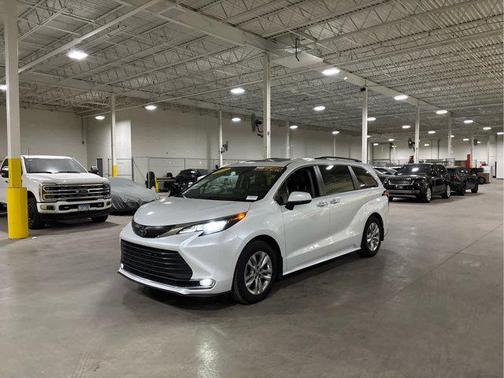 2022 Toyota Sienna XLE 7 Passenger