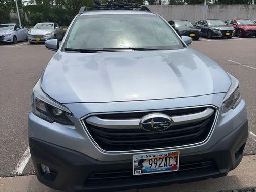 Ice Silver Metallic 2020 Subaru Outback Premium