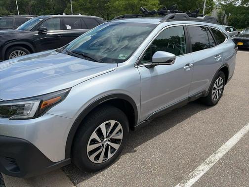Ice Silver Metallic 2020 Subaru Outback Premium