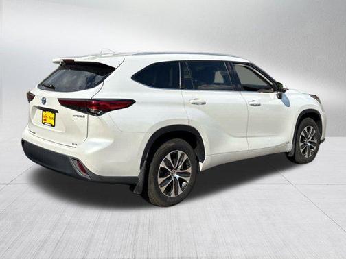2022 Toyota Highlander Hybrid XLE