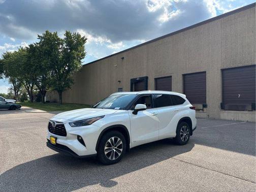 2022 Toyota Highlander Hybrid XLE
