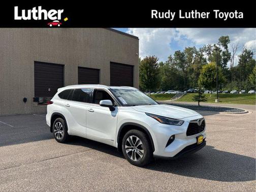 2022 Toyota Highlander Hybrid XLE
