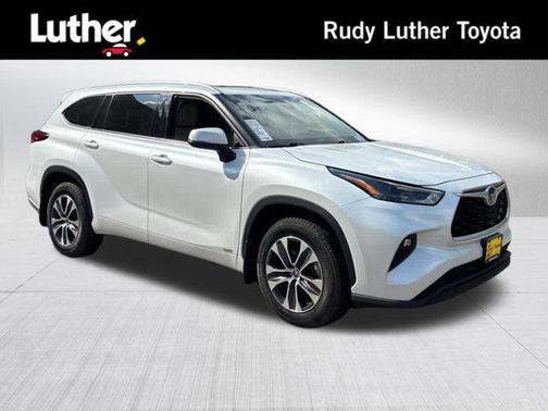 2022 Toyota Highlander Hybrid XLE