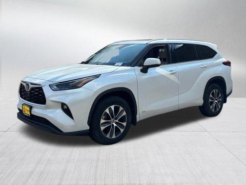 2022 Toyota Highlander Hybrid XLE