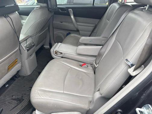 2012 Toyota Highlander SE