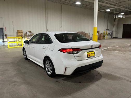 Ice Cap 2025 Toyota Corolla LE