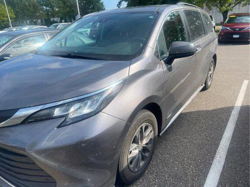 2021 Toyota Sienna XLE 7 Passenger