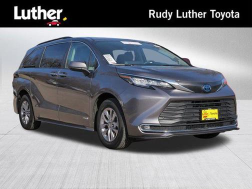 2021 Toyota Sienna XLE 7 Passenger