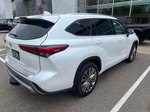 2022 Toyota Highlander Platinum