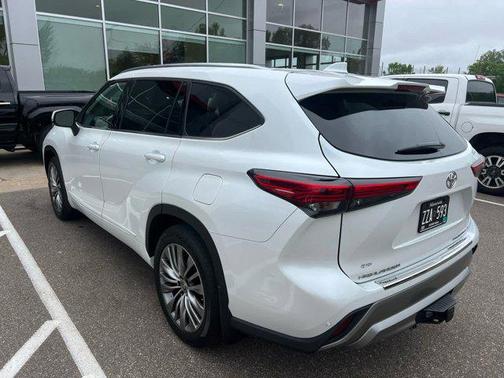 2022 Toyota Highlander Platinum