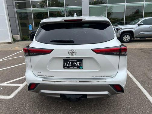 2022 Toyota Highlander Platinum