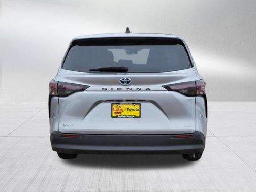 2025 Toyota Sienna LE