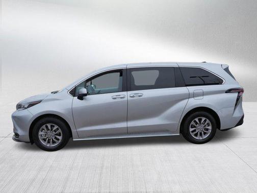 2025 Toyota Sienna LE