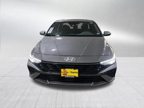 Fluid Metal 2025 Hyundai ELANTRA SEL