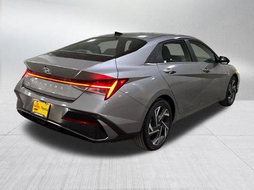 Fluid Metal 2025 Hyundai ELANTRA SEL