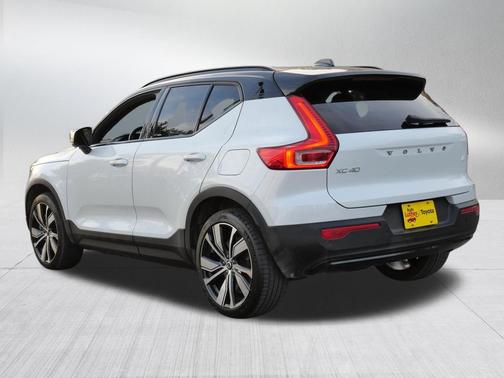 Crystal White Metallic 2021 Volvo XC40 Recharge Pure Electric P8