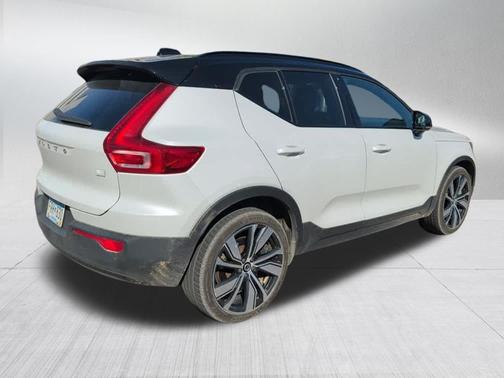 Crystal White Metallic 2021 Volvo XC40 Recharge Pure Electric P8