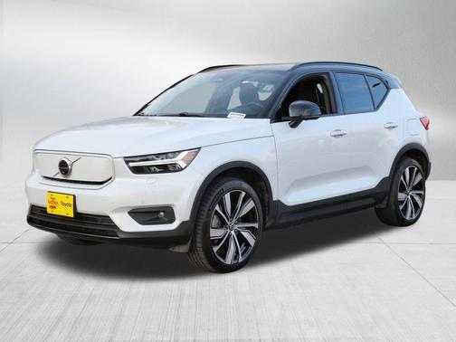 Crystal White Metallic 2021 Volvo XC40 Recharge Pure Electric P8