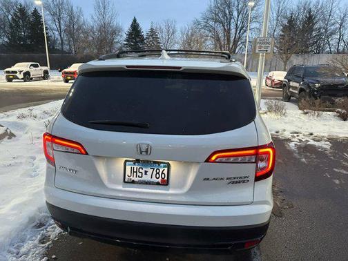 2022 Honda Pilot AWD Black Edition