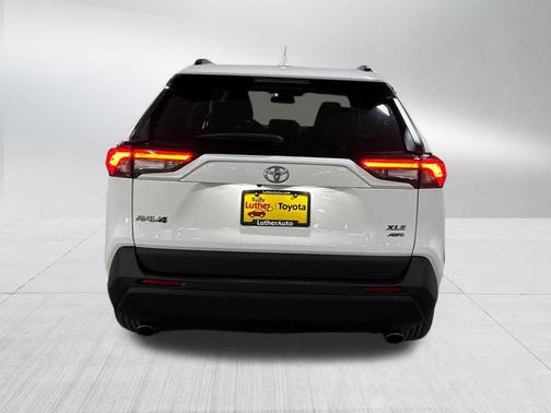 Ice Cap 2024 Toyota RAV4 XLE