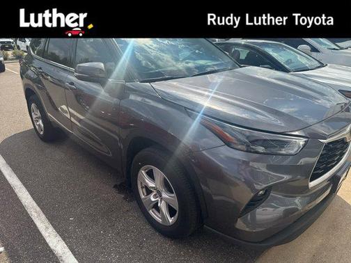 2022 Toyota Highlander LE