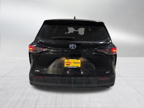 2025 Toyota Sienna LE