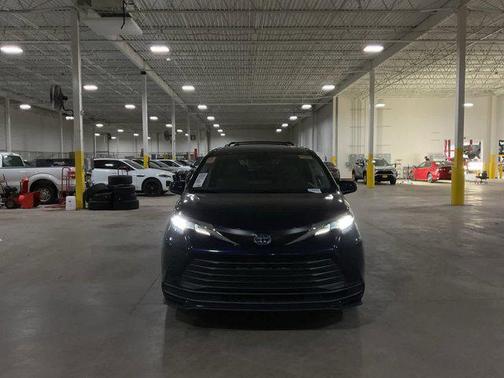 2021 Toyota Sienna LE