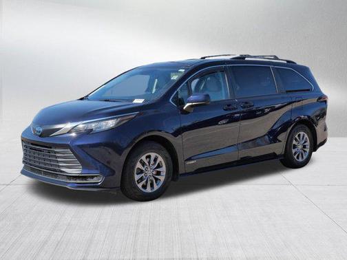2021 Toyota Sienna LE