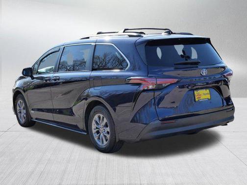 2021 Toyota Sienna LE