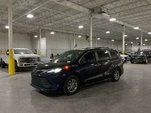 2021 Toyota Sienna LE