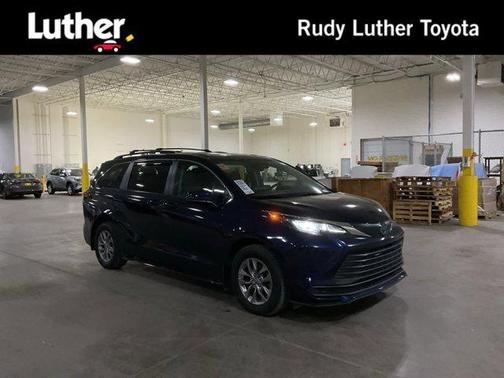 2021 Toyota Sienna LE