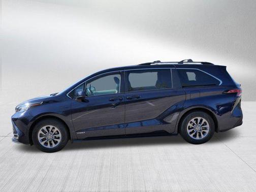 2021 Toyota Sienna LE