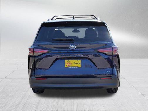 2021 Toyota Sienna LE