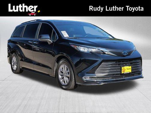 2023 Toyota Sienna XLE 8 Passenger