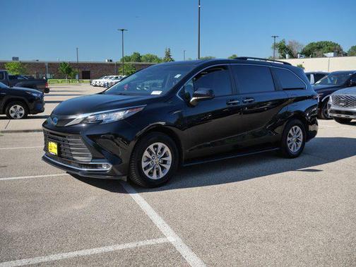 2023 Toyota Sienna XLE 8 Passenger
