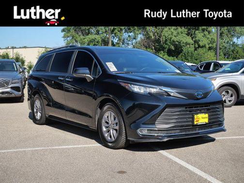 2023 Toyota Sienna XLE 8 Passenger