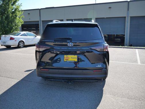 2023 Toyota Sienna XLE 8 Passenger