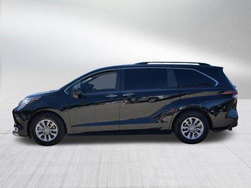 2023 Toyota Sienna XLE 8 Passenger