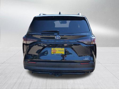 2023 Toyota Sienna XLE 8 Passenger