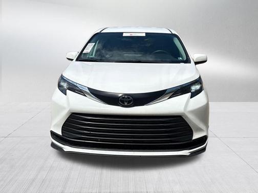 Ice Cap 2026 Toyota Sienna LE