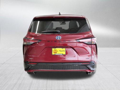 2025 Toyota Sienna XSE 7 Passenger