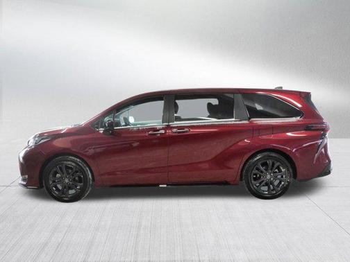 2025 Toyota Sienna XSE 7 Passenger
