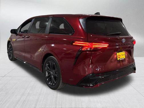 2025 Toyota Sienna XSE 7 Passenger