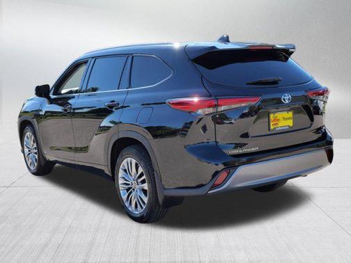 2022 Toyota Highlander Hybrid XLE