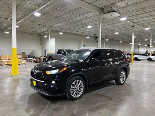 2022 Toyota Highlander Hybrid XLE