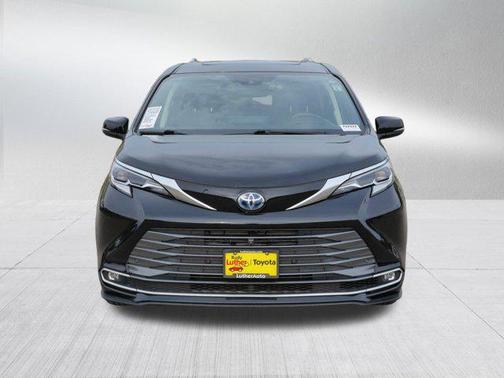 2022 Toyota Sienna Platinum 7 Passenger