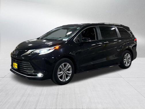 2022 Toyota Sienna Platinum 7 Passenger