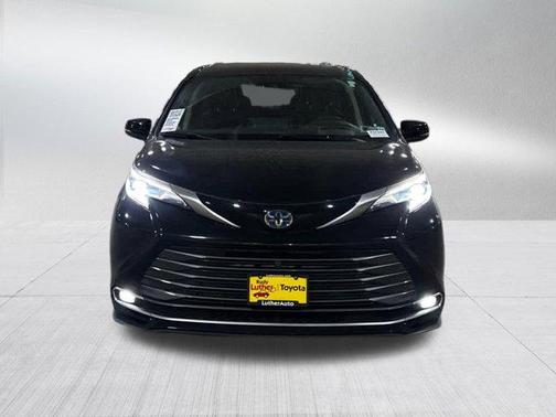 2022 Toyota Sienna Platinum 7 Passenger