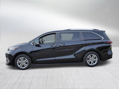 2022 Toyota Sienna Platinum 7 Passenger