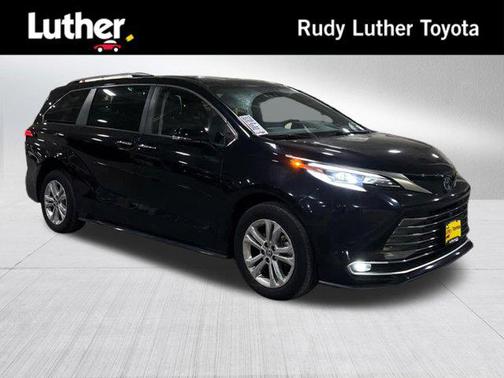 2022 Toyota Sienna Platinum 7 Passenger